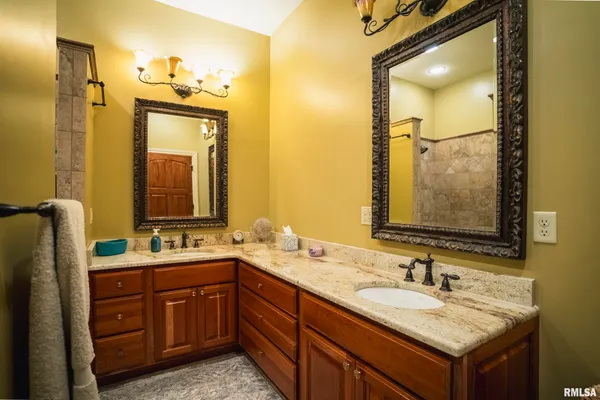 $1,800,000 | 545 East Tarters Ferry Lane, Table Grove, IL 61482