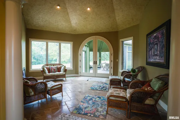 $1,800,000 | 545 East Tarters Ferry Lane, Table Grove, IL 61482