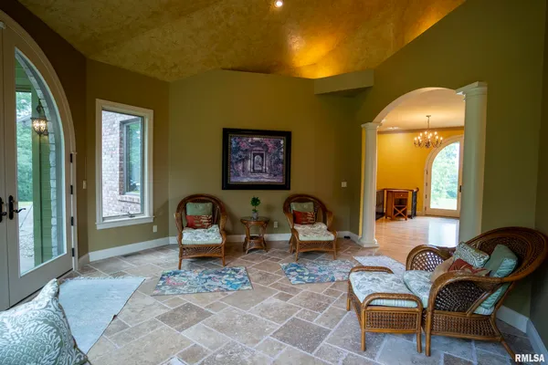 $1,800,000 | 545 East Tarters Ferry Lane, Table Grove, IL 61482