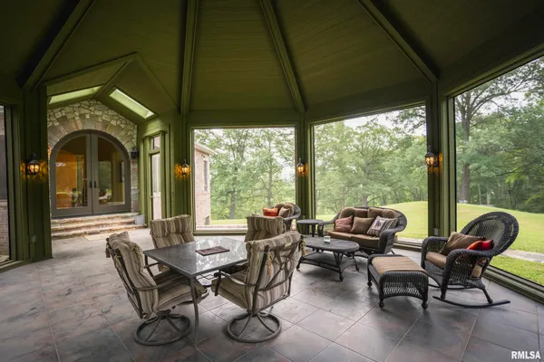 $1,800,000 | 545 East Tarters Ferry Lane, Table Grove, IL 61482