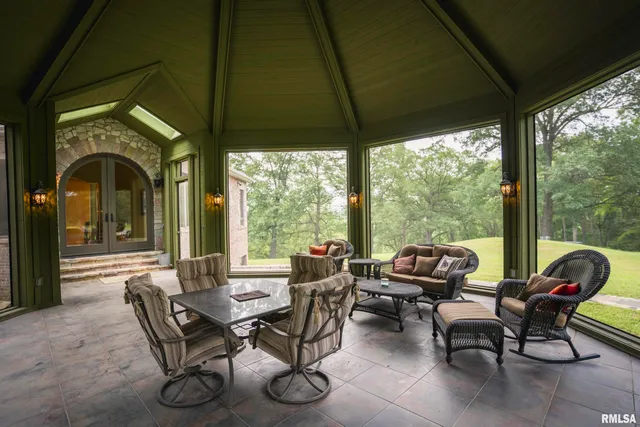 $1,990,000 | 545 East Tarters Ferry Lane, Table Grove, IL 61482