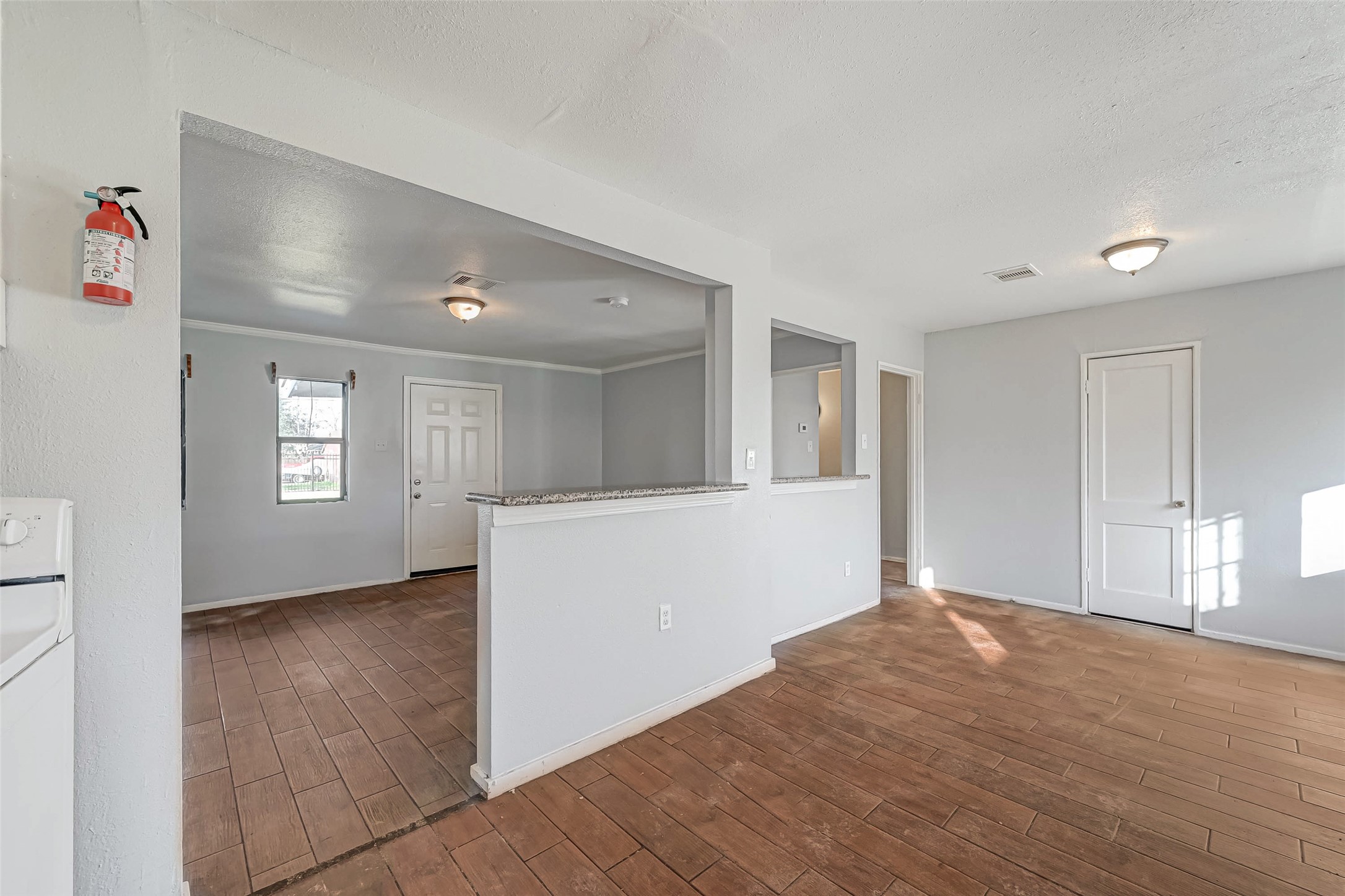 5322 Westover Street Houston, TX 77033 - Photo 3 of 8