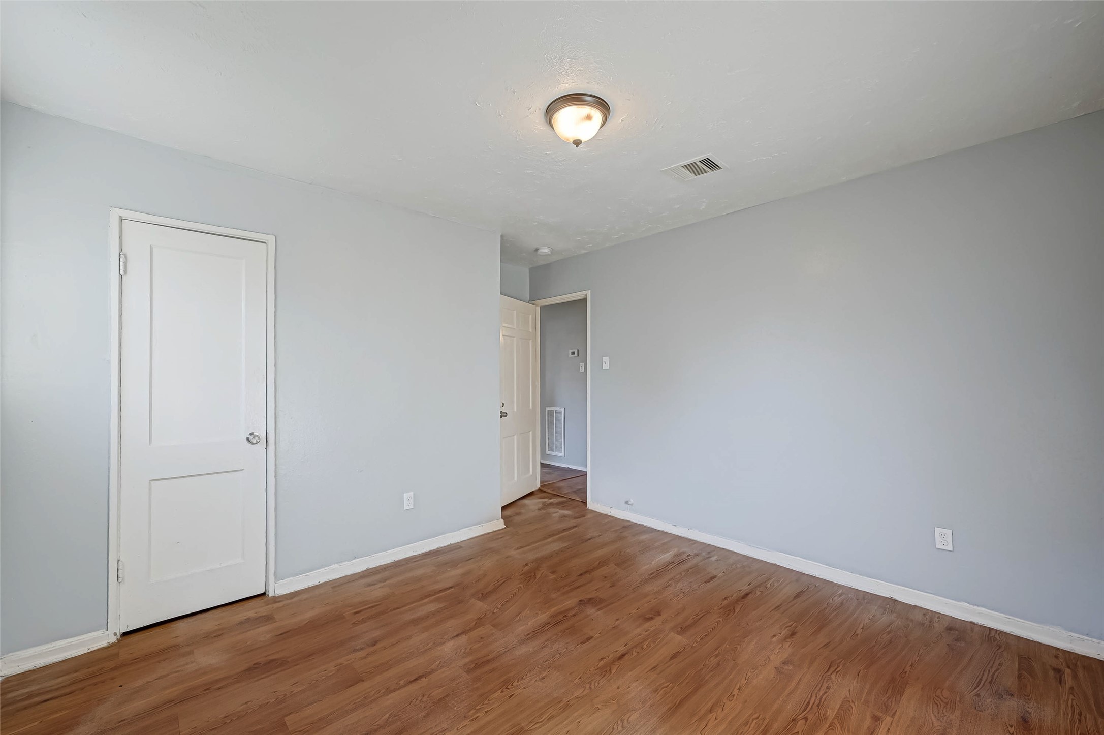 5322 Westover Street Houston, TX 77033 - Photo 6 of 8