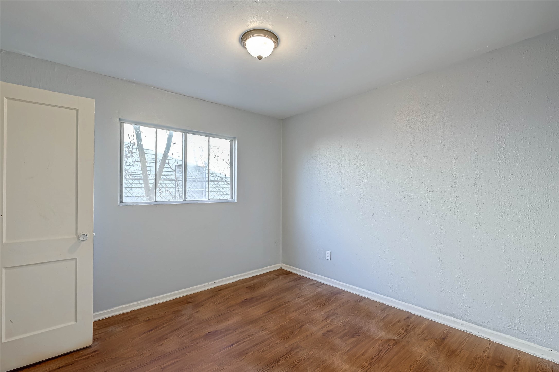 5322 Westover Street Houston, TX 77033 - Photo 7 of 8