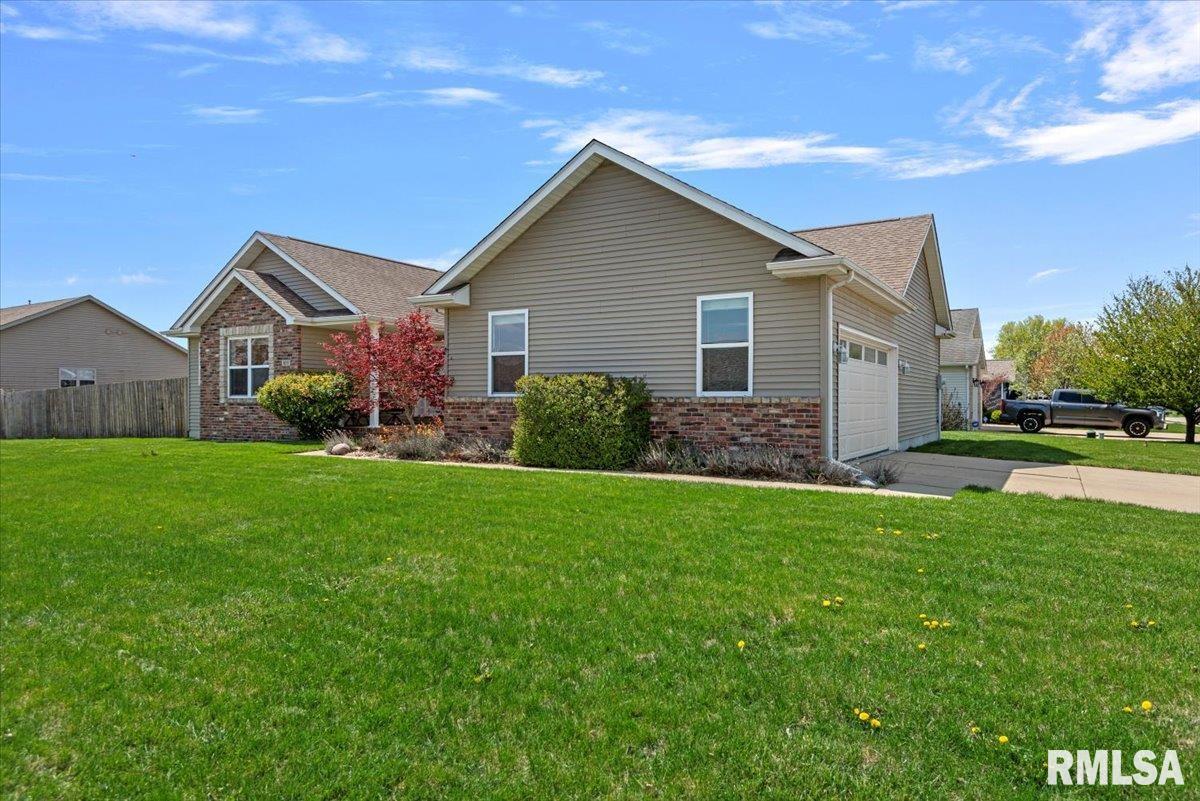 835 Lost Tree Drive Sherman, IL 62684 - Photo 3 of 31