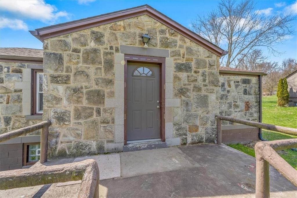 2660 Longview Road Hermitage, PA 16148 - Photo 3 of 21 Gallery Image 3