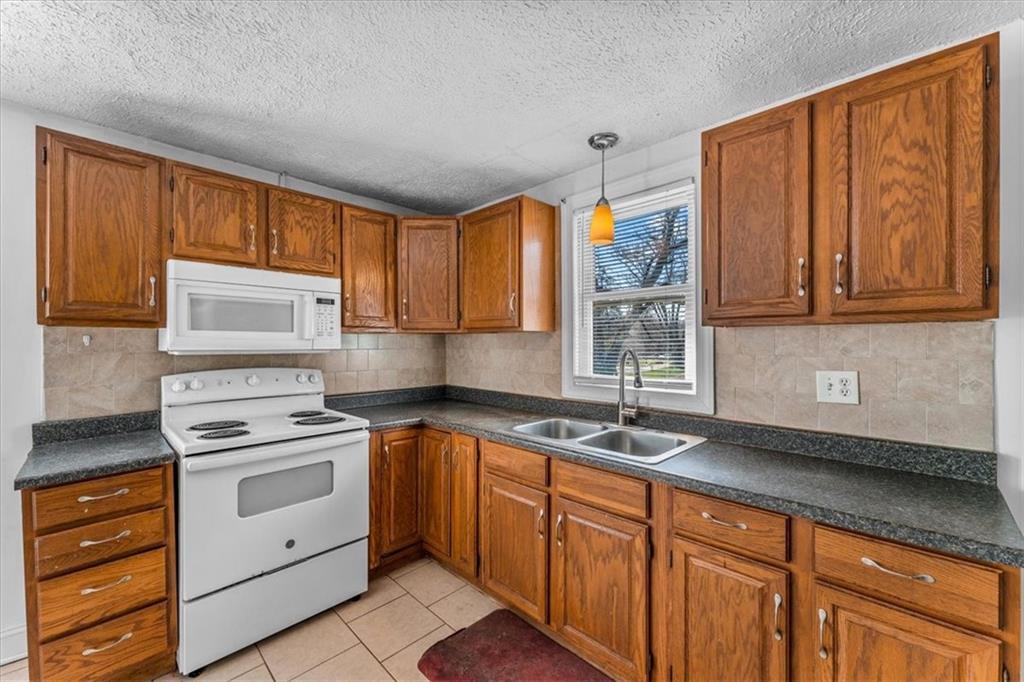 2660 Longview Road Hermitage, PA 16148 - Photo 8 of 21 Gallery Image 8
