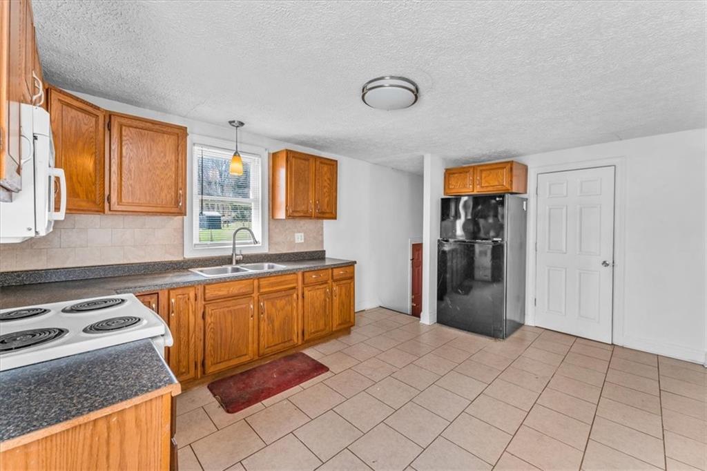 2660 Longview Road Hermitage, PA 16148 - Photo 9 of 21 Gallery Image 9