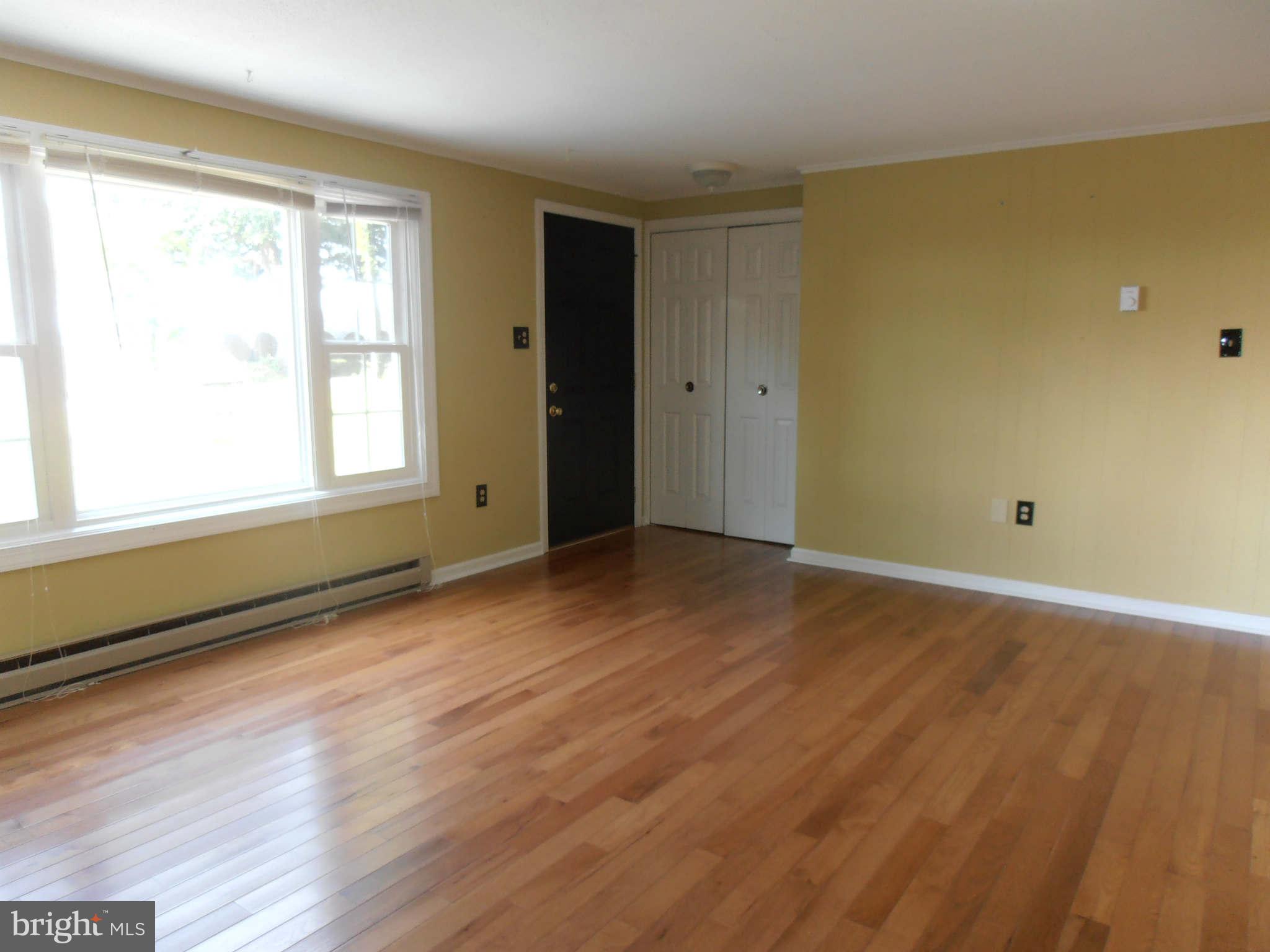16026 Trenton Road Upperco, MD 21155 - Photo 14 of 27 Living Room