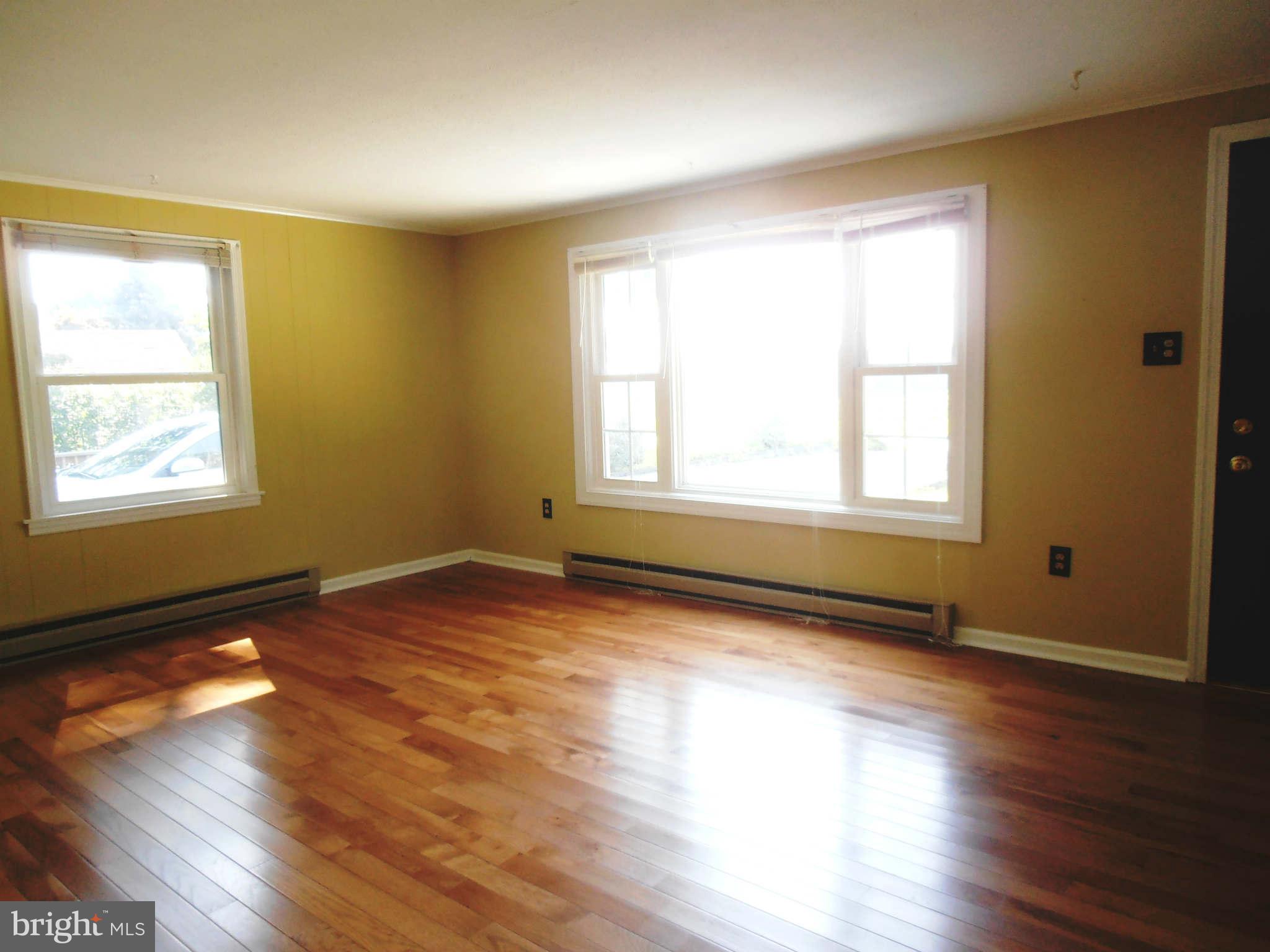 16026 Trenton Road Upperco, MD 21155 - Photo 3 of 27 Living Room