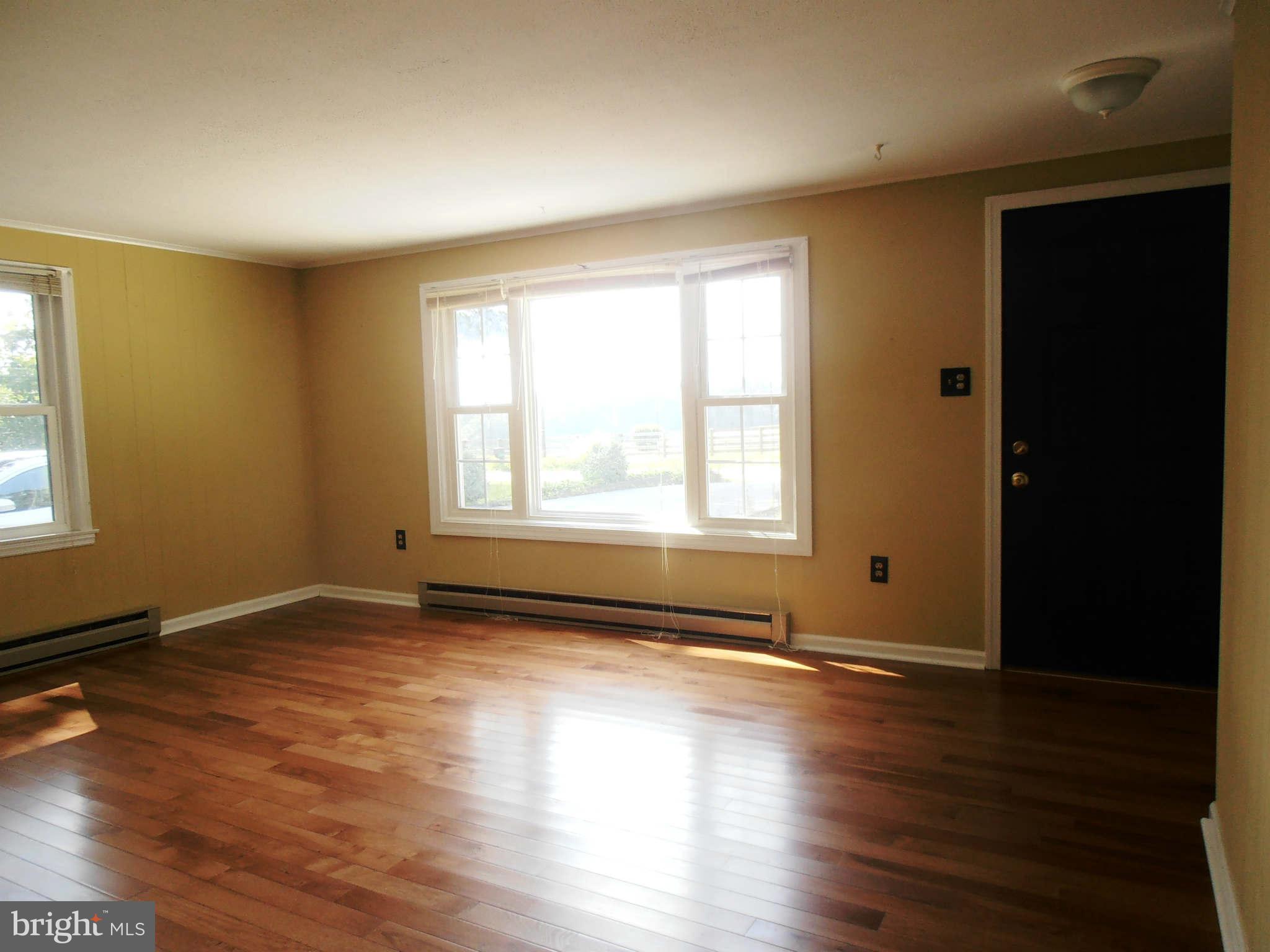 16026 Trenton Road Upperco, MD 21155 - Photo 8 of 27 Living Room