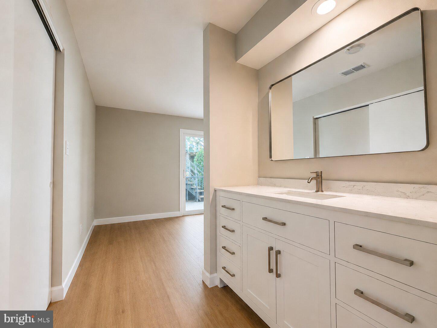 11150 Beaver Trail Court Reston, VA 20191 - Photo 16 of 20 Bathroom / Bedroom