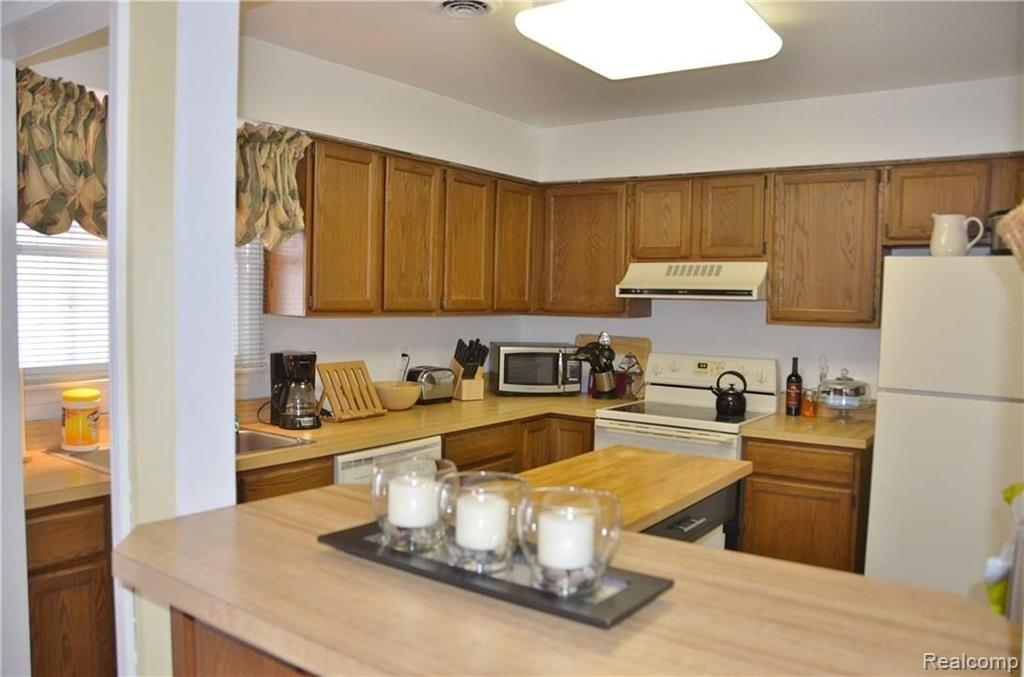 8533 Mathias Drive Grosse Ile, MI 48138 - Photo 12 of 19