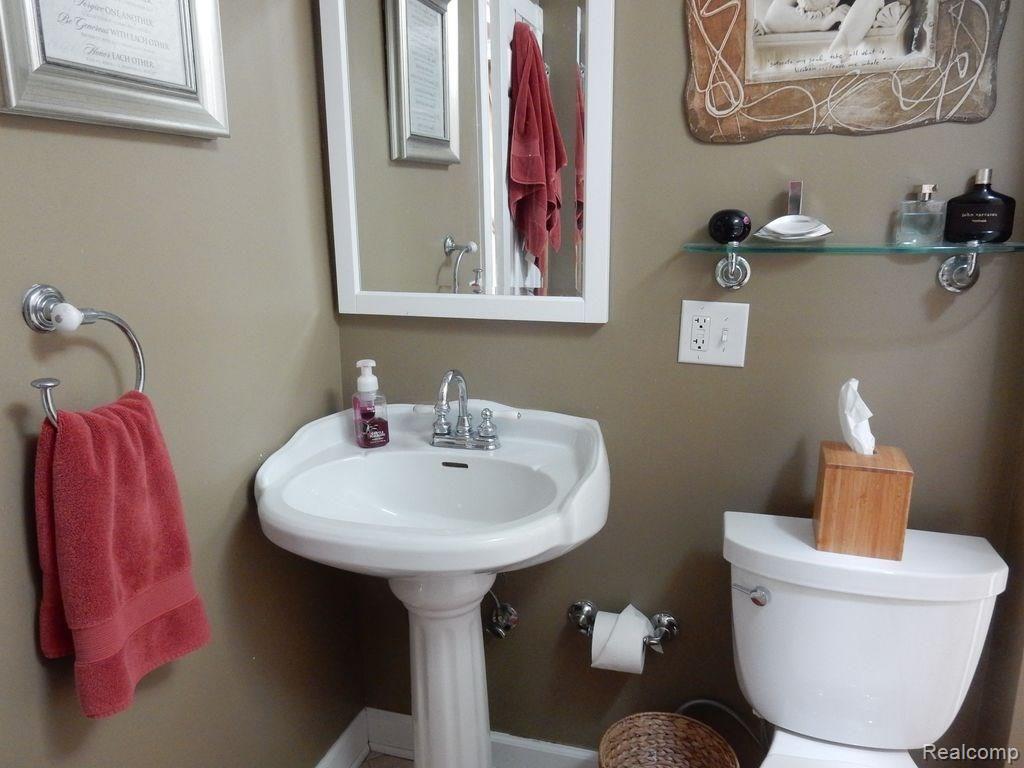 7983 Perry Lake Road Clarkston, MI 48348 - Photo 10 of 14 updated bath.jpg
