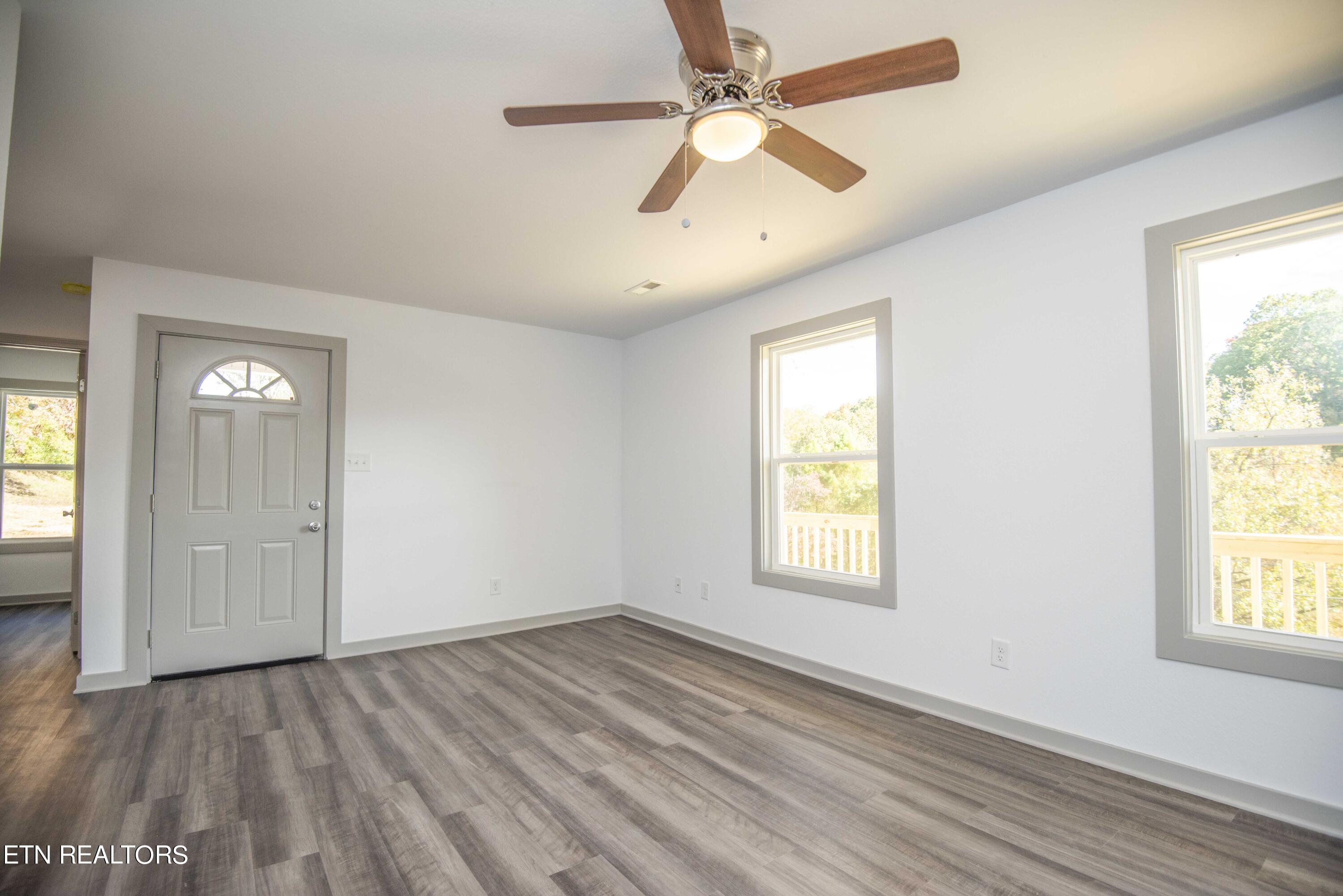 219 Offutt Road Clinton, TN 37716 - Photo 12 of 43 living 3_1