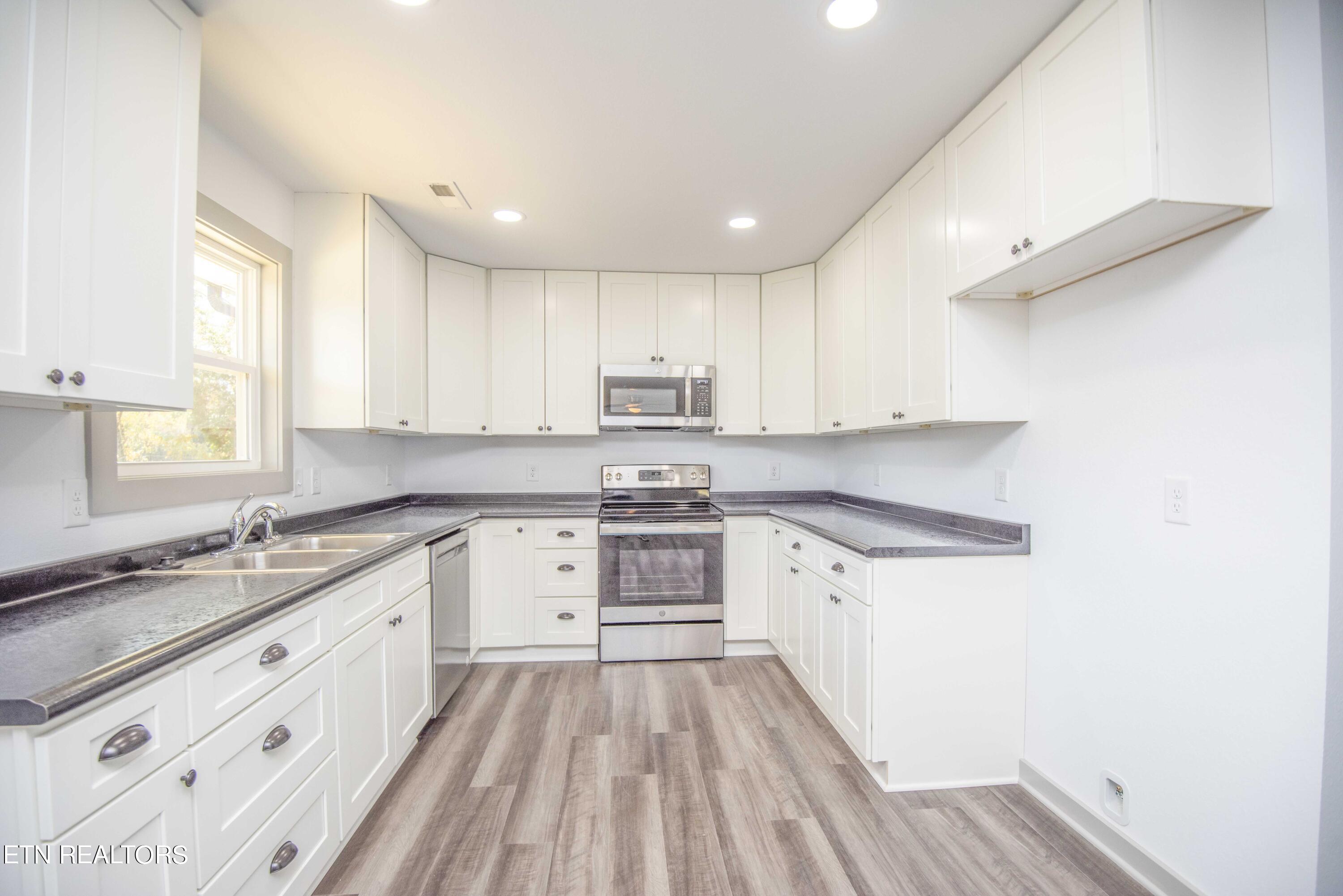 219 Offutt Road Clinton, TN 37716 - Photo 21 of 43 kitchen 4_1
