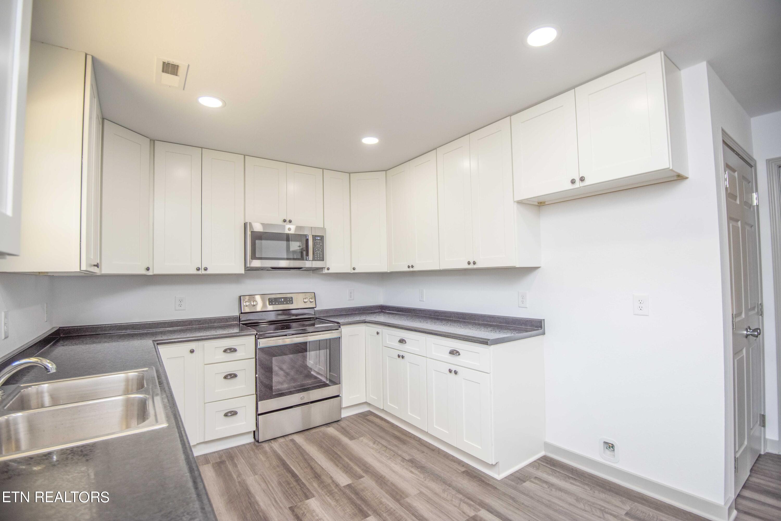 219 Offutt Road Clinton, TN 37716 - Photo 22 of 43 kitchen 5_1