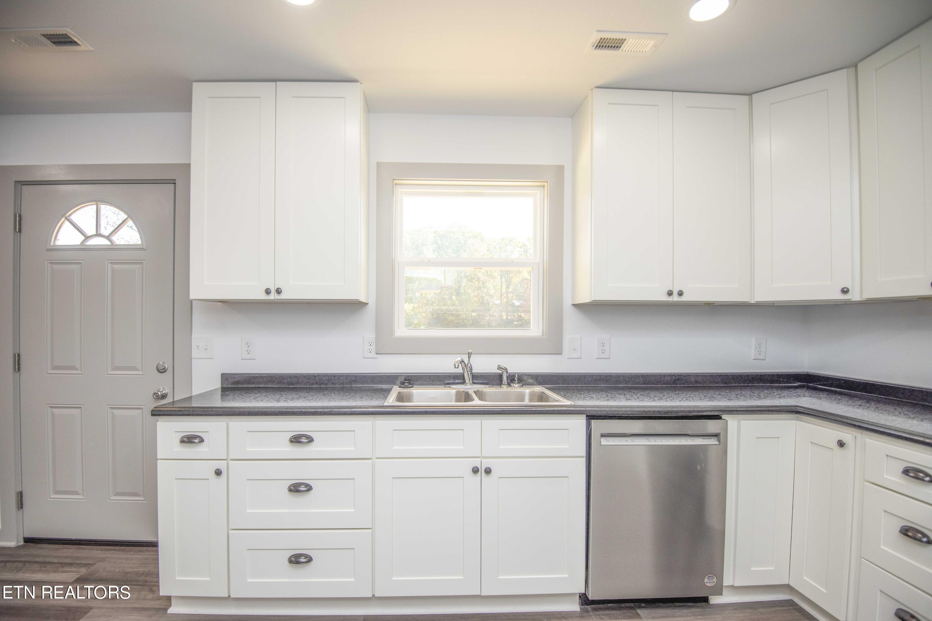 219 Offutt Road Clinton, TN 37716 - Photo 23 of 43 kitchen_1