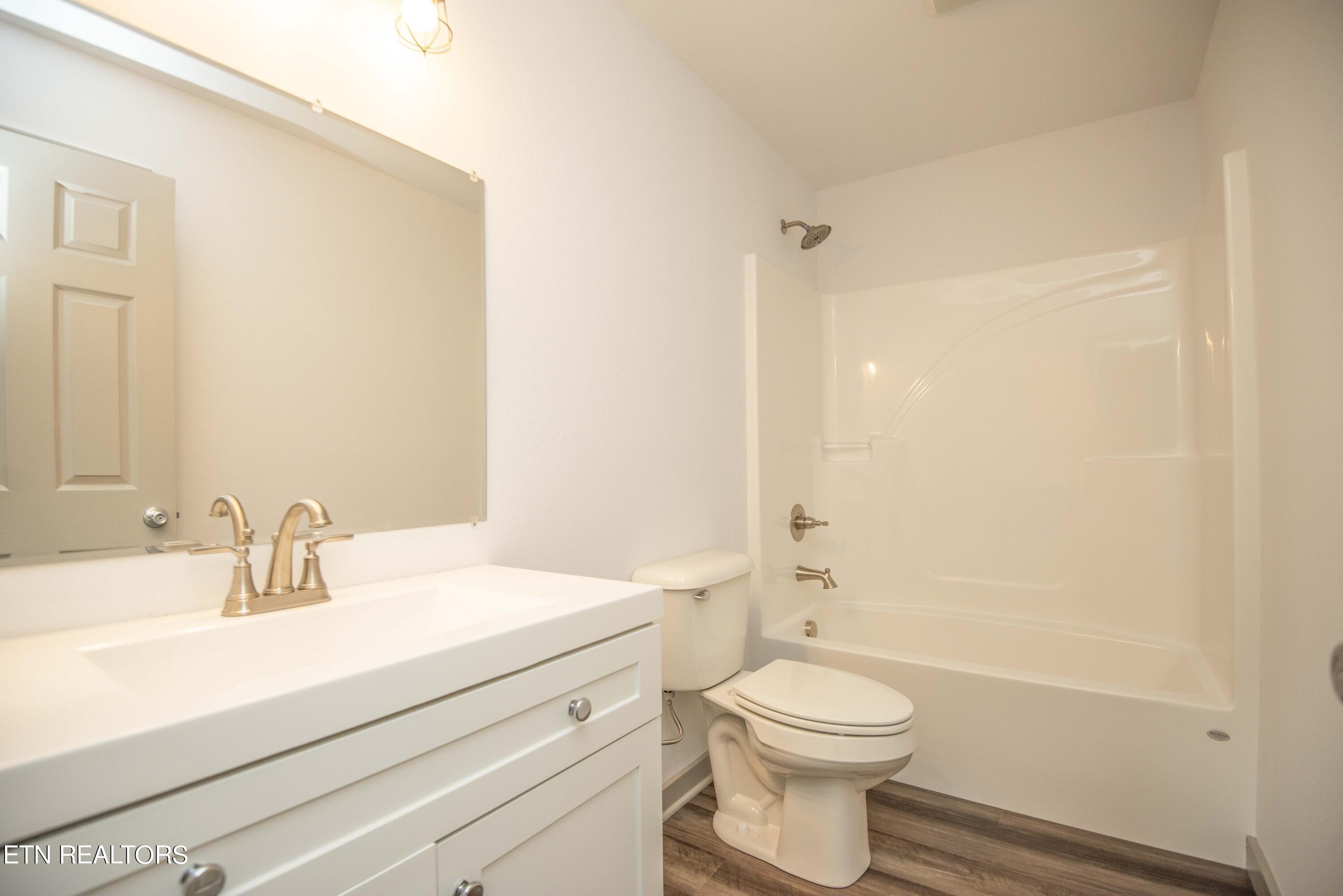 219 Offutt Road Clinton, TN 37716 - Photo 34 of 43 second bath_1