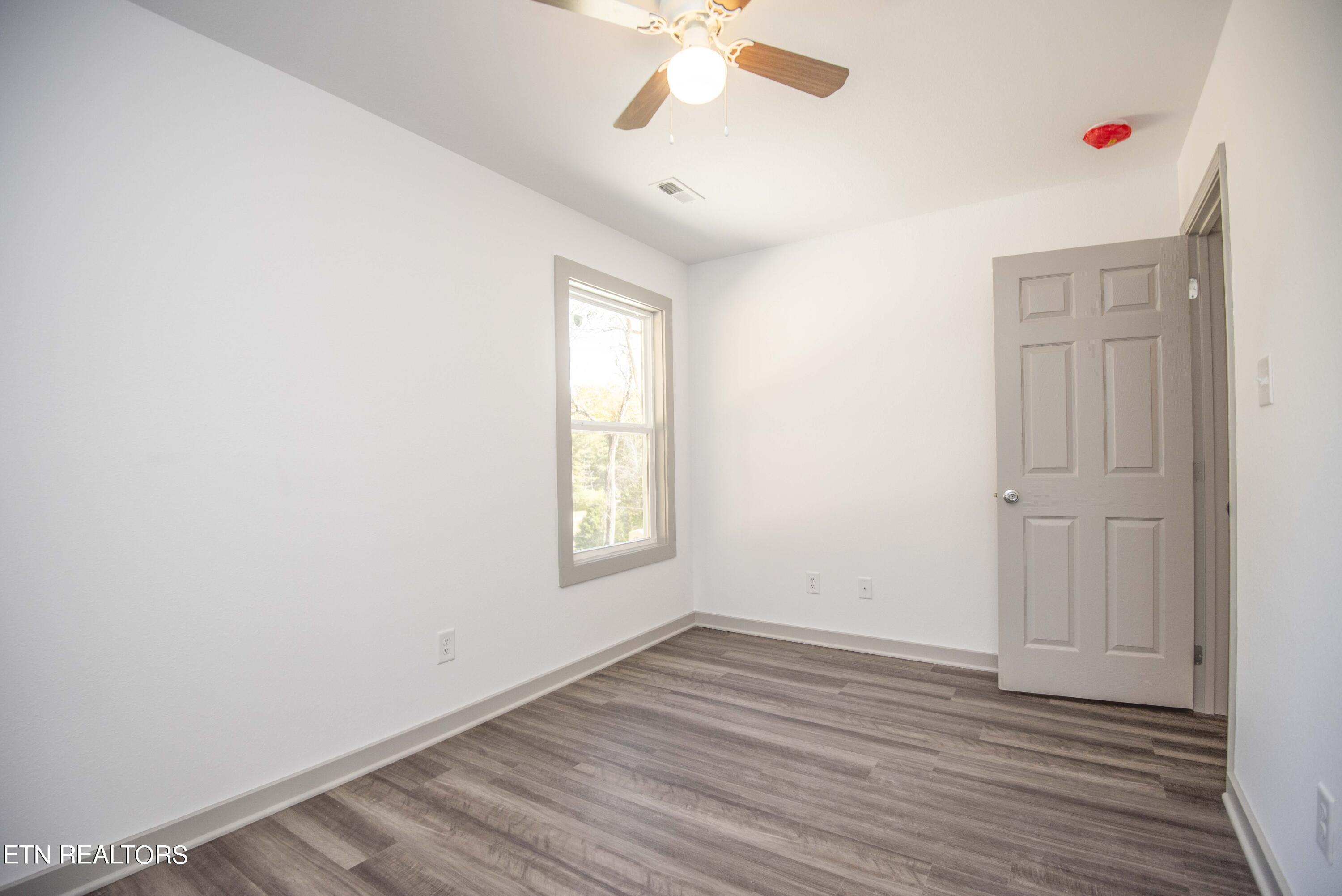 219 Offutt Road Clinton, TN 37716 - Photo 38 of 43 third bed_1