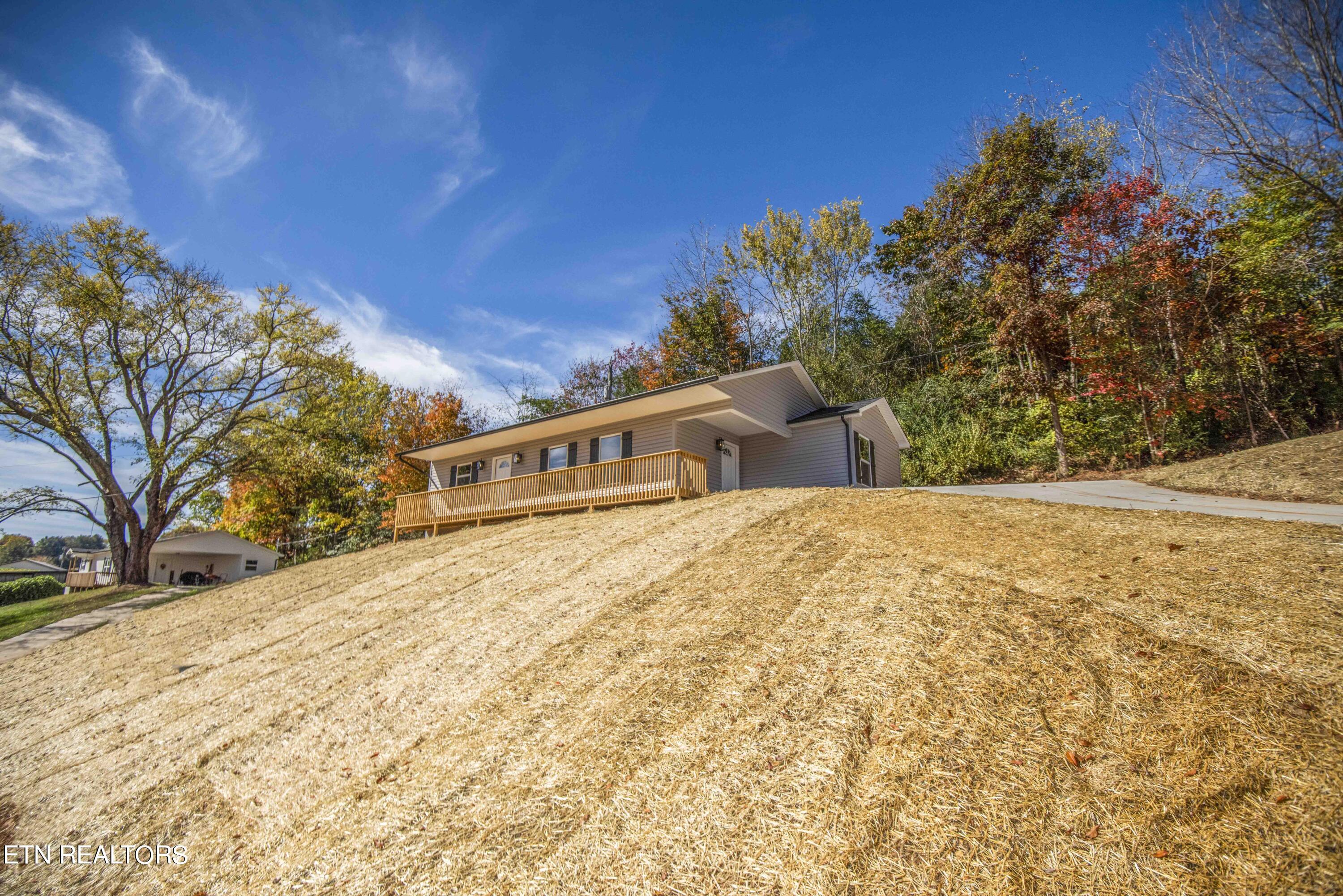 219 Offutt Road Clinton, TN 37716 - Photo 7 of 43 exterior 1_1