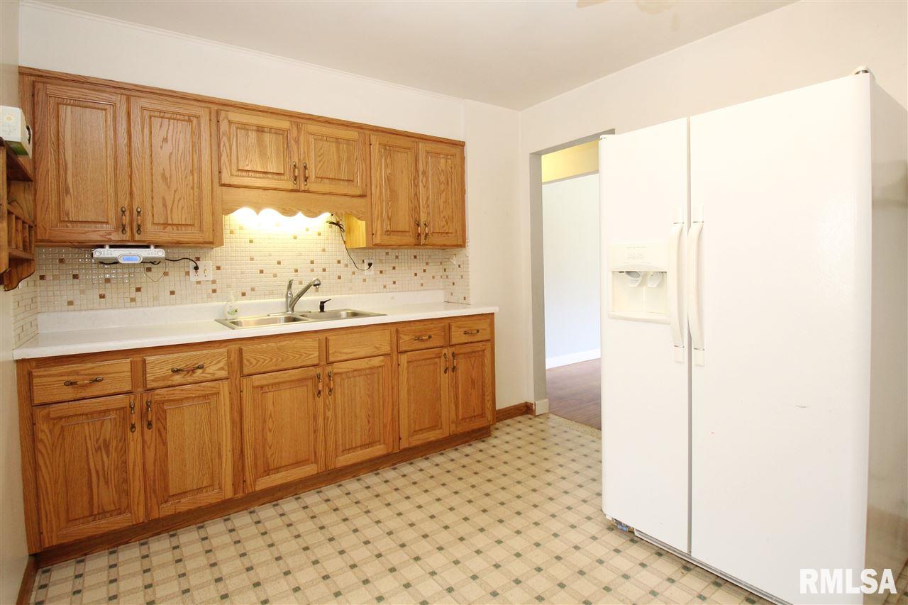 5105 North Hamilton Road Peoria, IL 61614 - Photo 8 of 36 Gallery Image 8