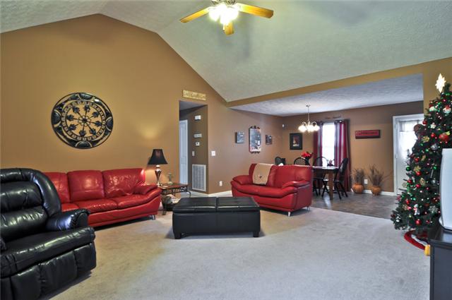809 Red Hollow Drive Springfield, TN 37172 - Photo 1 of 19 Large Family Room