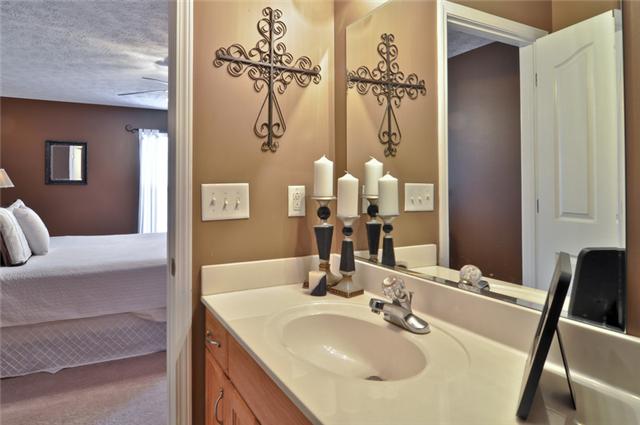 809 Red Hollow Drive Springfield, TN 37172 - Photo 15 of 19 Master Bathroom Suite