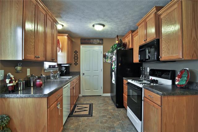 809 Red Hollow Drive Springfield, TN 37172 - Photo 7 of 19 Open Kitchen - Lots of Counter and Cabinet Space