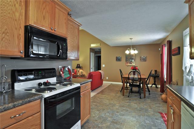 809 Red Hollow Drive Springfield, TN 37172 - Photo 8 of 19 Open to Eat-In Area