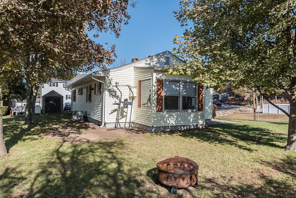 1747 Mendon Road Woonsocket, RI 02895 - Photo 6 of 26