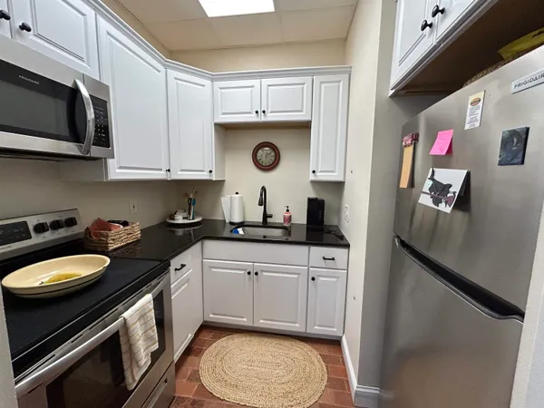 $1,800 | 163 Water Street, Unit B2, Exeter, NH 03833