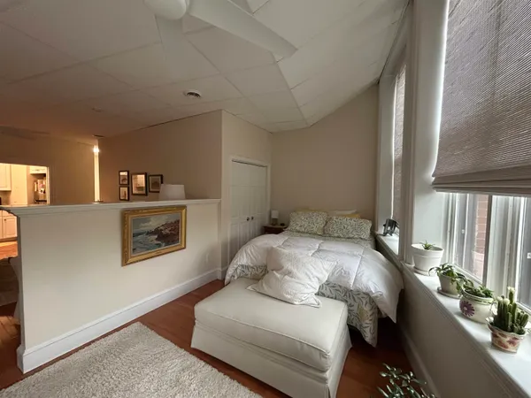 $1,800 | 163 Water Street, Unit B2, Exeter, NH 03833