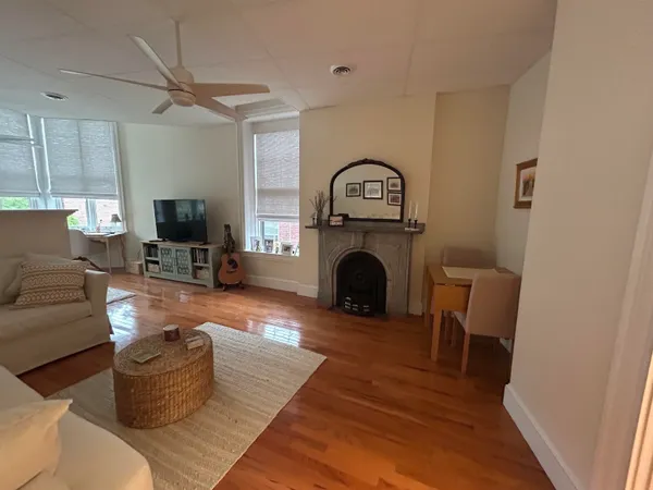 $1,800 | 163 Water Street, Unit B2, Exeter, NH 03833