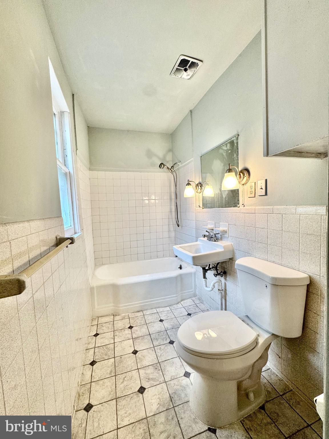 467 Goethe Street Cumberland, MD 21502 - Photo 16 of 19 a bathroom with a sink a toilet and bathtub