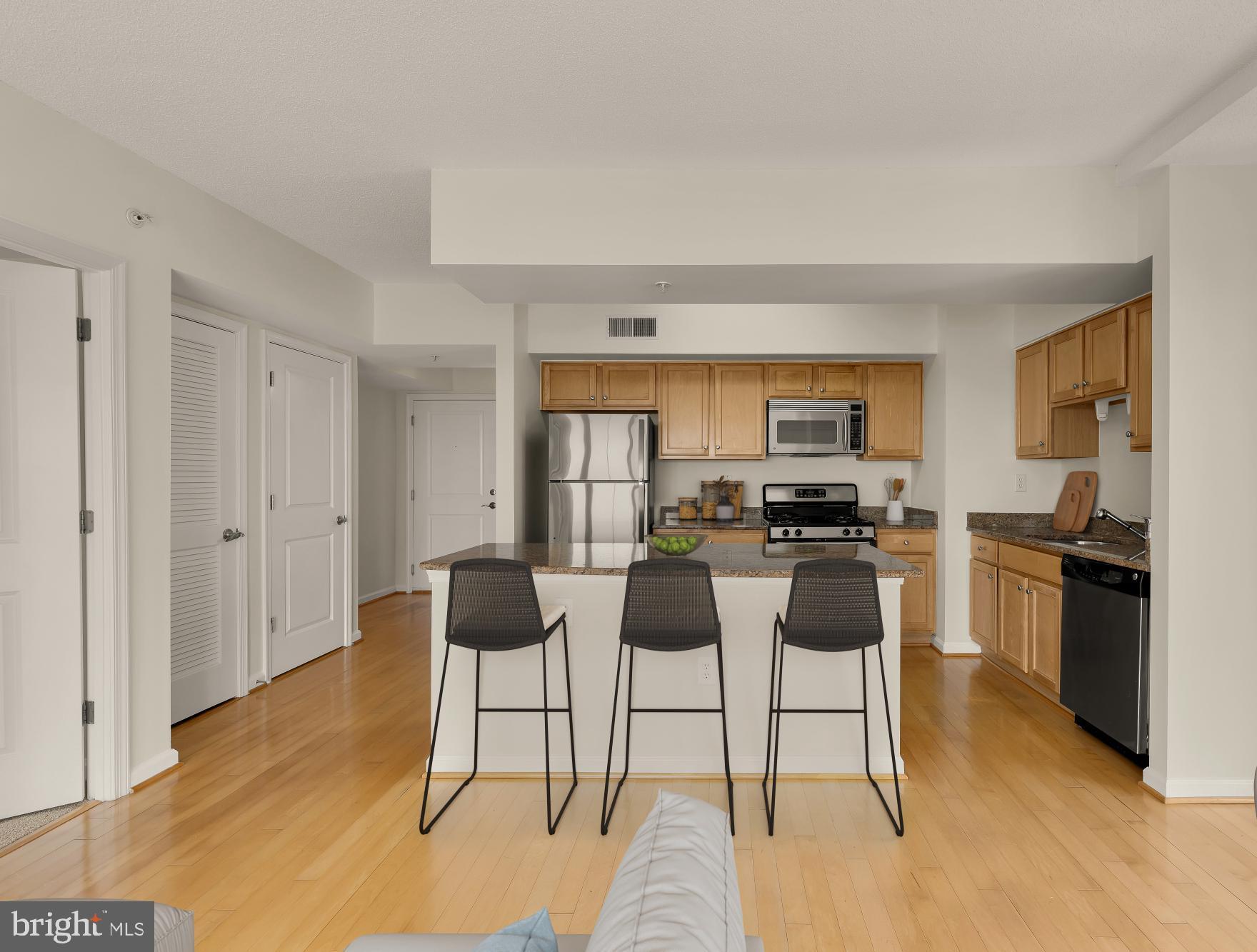 7915 Eastern Avenue Northwest, Unit 1014 Silver Spring, MD 20910 - Photo 4 of 33