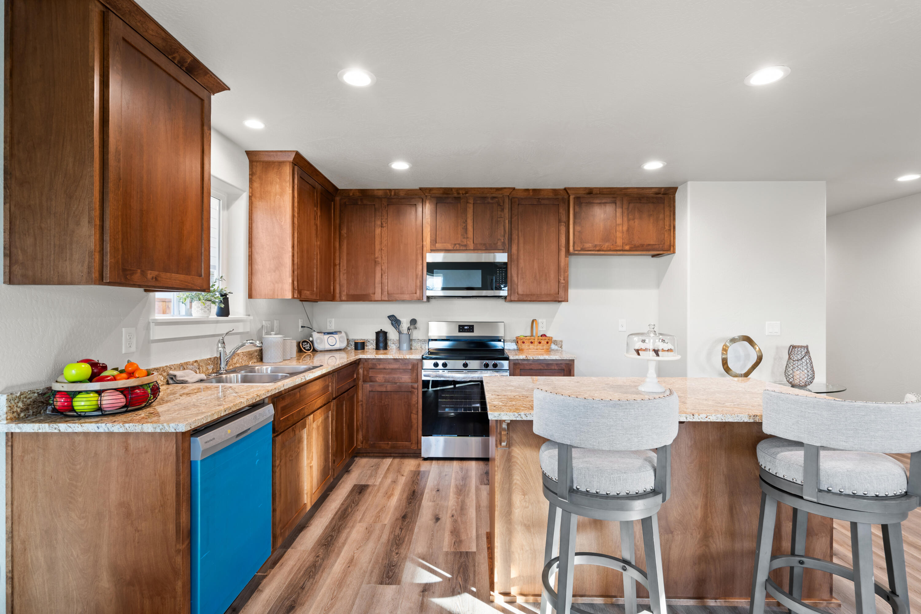 4730 Gebhard Road Central Point, OR 97502 - Photo 6 of 20 Stylish, functional, and inviting