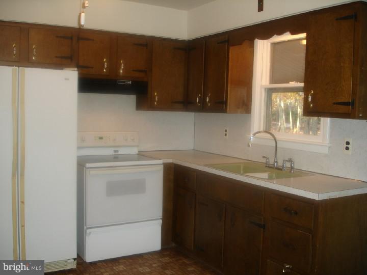 16 Betts Road Delmont, NJ 08314 - Photo 8 of 25 Kitchen