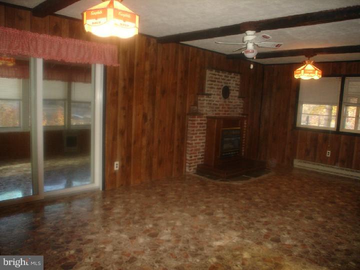 16 Betts Road Delmont, NJ 08314 - Photo 10 of 25 Family Room