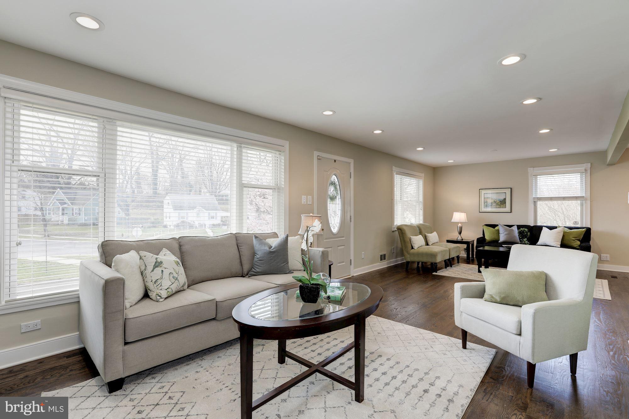12300 Judson Road Silver Spring, MD 20902 - Photo 2 of 30 Expansive Living Room