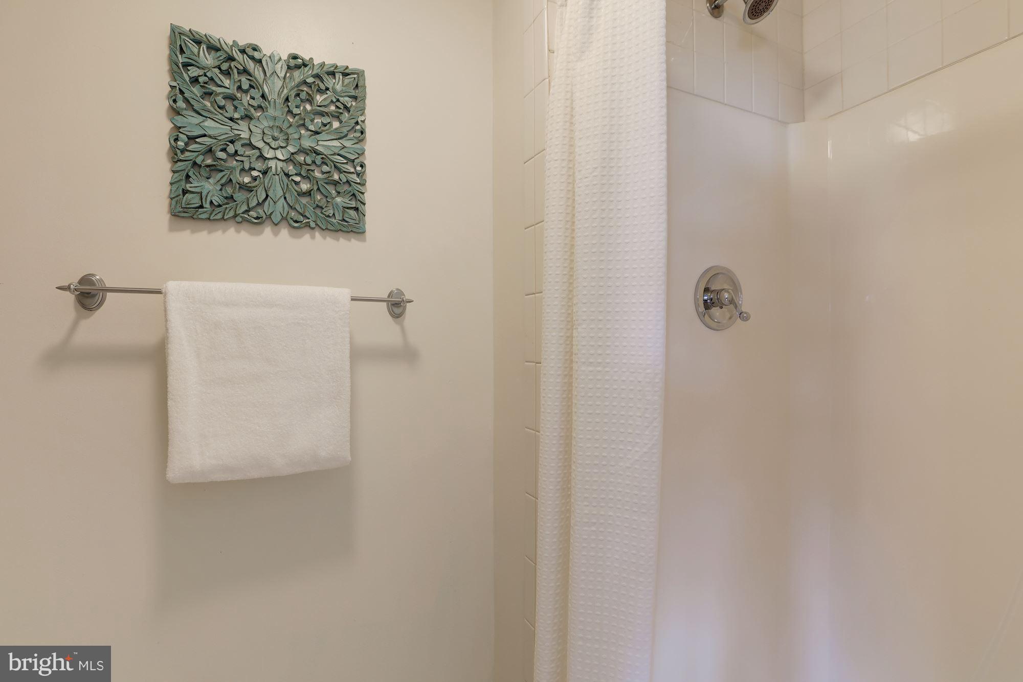 12300 Judson Road Silver Spring, MD 20902 - Photo 16 of 30 Full Bathroom
