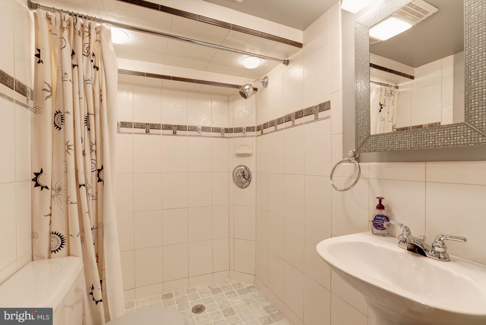 12300 Judson Road Silver Spring, MD 20902 - Photo 20 of 30 Full Bathroom