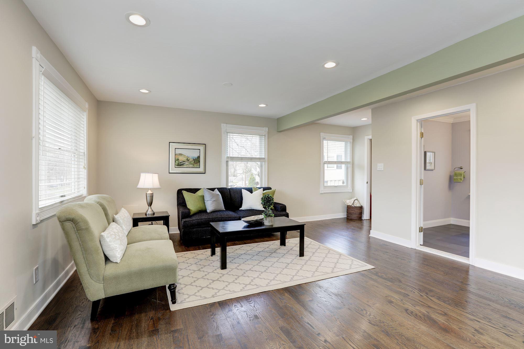 12300 Judson Road Silver Spring, MD 20902 - Photo 4 of 30 Two Seating Areas