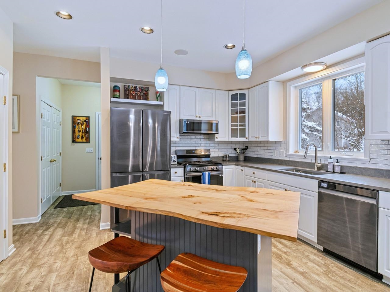 85 Barrett Lane Williston, VT 05495 - Photo 7 of 48