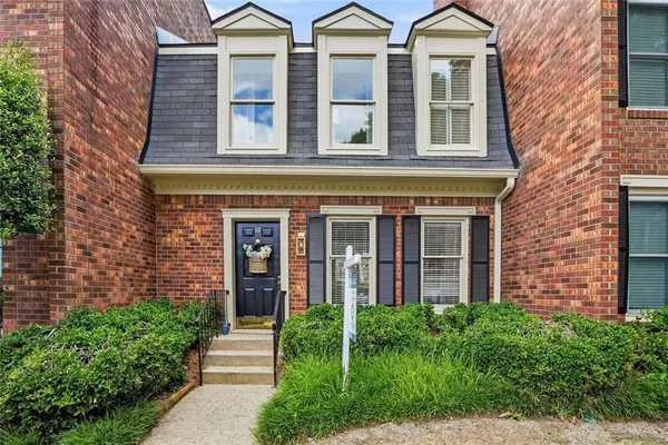 $443,000 | 13 Stratford Hall Place Northeast, Unit 13, Atlanta, GA 30342