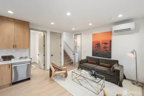 $625,000 | 5921 32nd Avenue Southwest, Unit B, Seattle, WA 98126
