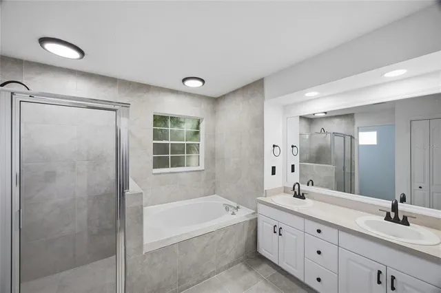 $385,000 | 6302 Silver Oaks Drive, Zephyrhills, FL 33542