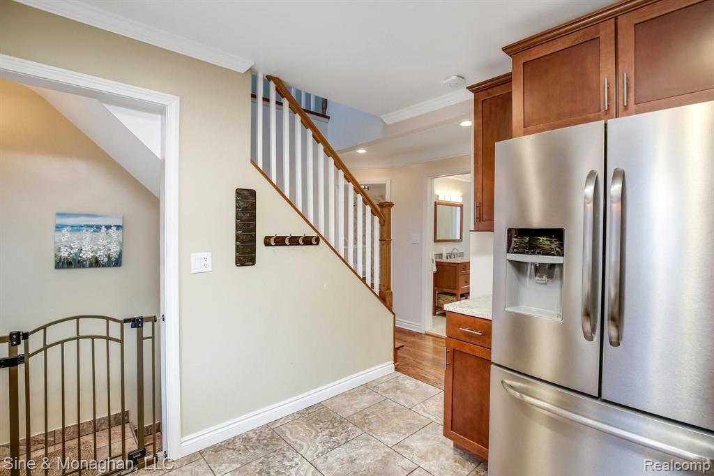 1624 Roslyn Road Grosse Pointe Woods, MI 48236 - Photo 11 of 31