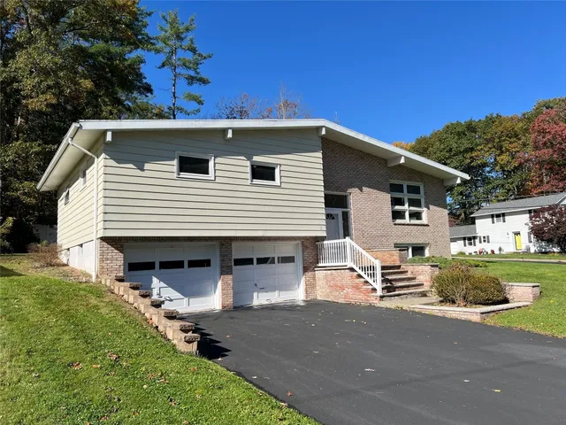 $279,000 | 21 Exeter Drive, Endicott, NY 13760