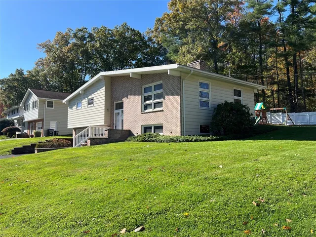 $279,000 | 21 Exeter Drive, Endicott, NY 13760